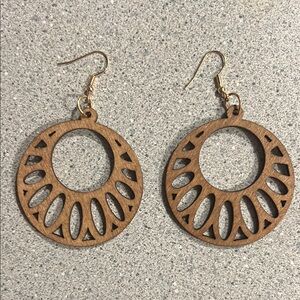 HANDMADE | BROWN WOODEN HOOP EARRINGS